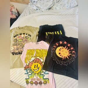 Woman’s Graphic Tee Bundle Size Small
